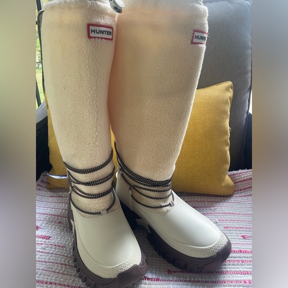 HUNTER
Women's White Wanderer Fleece Waterproof Tall Boot - Picture 6 of 10